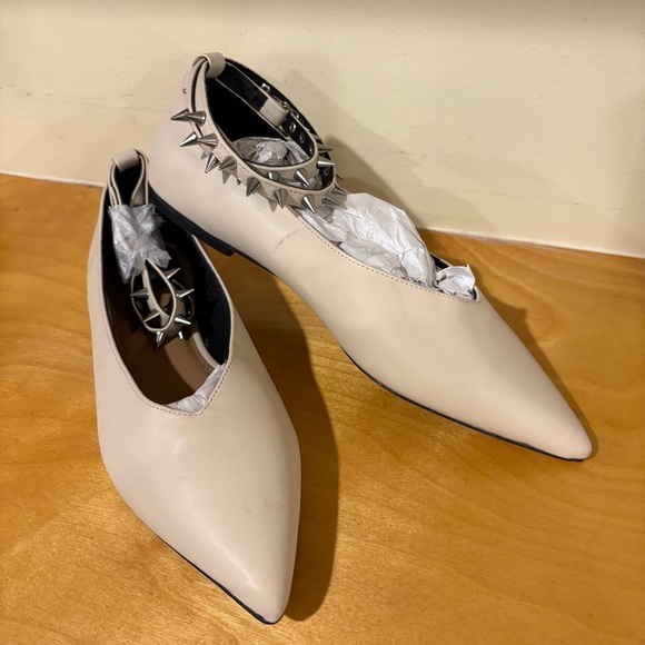Women's Cream Pointed Flats with Studded Ankle Strap Sz6 - Picture 3 of 8
